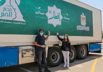 بالصور.. ليلى علوي تشارك في حملة "إفطار صائم"