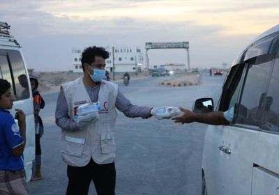 لليوم التاسع.. الهلال الإماراتي يوزع 600 وجبة إفطار بعتق