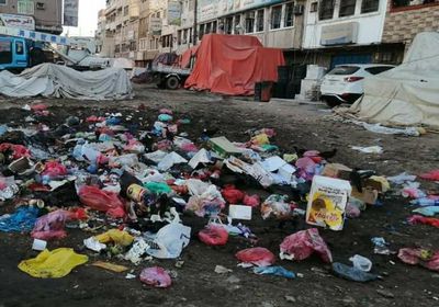 بالصور.. تكدس أكوام القمامة بشوارع الشيخ عثمان