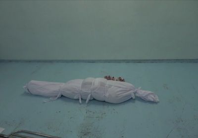 شاهد.. استشهاد مواطن برصاص حوثي في حيس