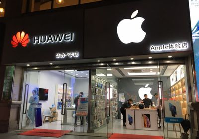  صراع "صيني أمريكي" على سوق الهواتف الذكية بالصين