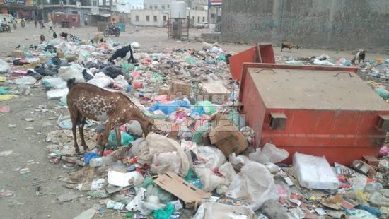 تفاقم أزمة تكدس القمامة بالحبيلين بردفان