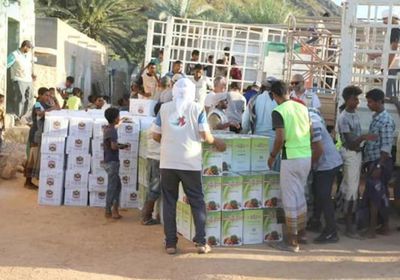 مساعدات الإمارات الرمضانية تصل مناطق جديدة بسقطرى (صور)