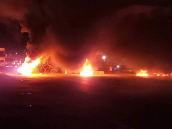 "انقطاع الكهرباء" يشعل الاحتجاجات في المكلا (صور) 