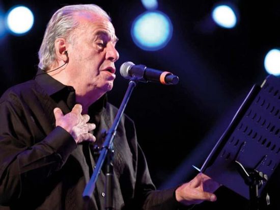 وفاة المغني المكسيكي أوسكار شافيز بعد إصابته بفيروس كورونا