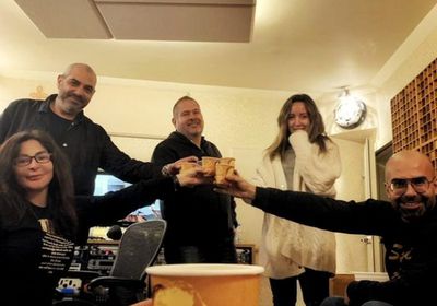 إليسا تحتفل بتسجيل آخر أغاني ألبومها الجديد