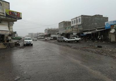 بالصور.. أمطار غزيرة على حبيل الريدة بلحج