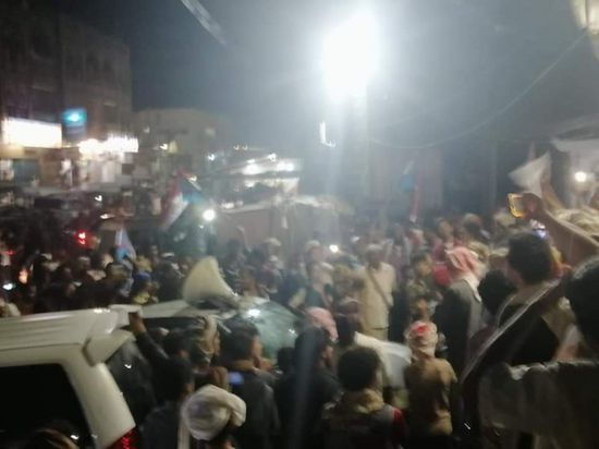 أهالي أبين يخرجون لتأييد "الإدارة الذاتية"