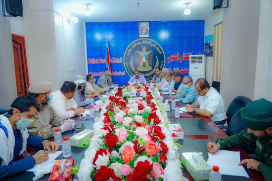 "الإدارة الذاتية" تبحث مع "مديري عدن" تحسين الأوضاع الخدمية