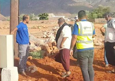 "خليفة الإنسانية" توصل الكهرباء إلى منطقة كدحة بسقطرى