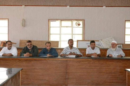 اجتماع في صيرة لبحث آليات مكافحة الأوبئة (صور)