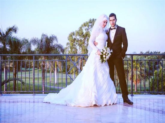 علي الطيب يحتفل بعيد ميلاد زوجته