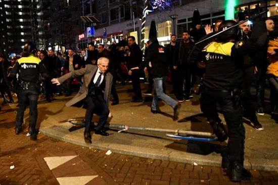  الشرطة الهولندية تُفرق تظاهرة ضد إجراءات كورونا