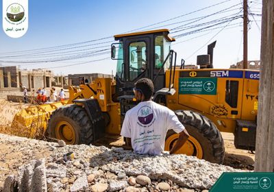 "عدن أجمل" تتخلص من 32 ألف متر مكعب مخلفات