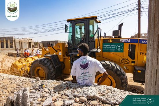"عدن أجمل" تتخلص من 32 ألف متر مكعب مخلفات