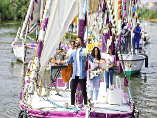 تامر حسني يطرح "الأصل مصري" (فيديو)