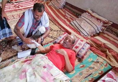 خليفة الإنسانية تواصل توزيع المساعدات المالية بقاضب (صور)