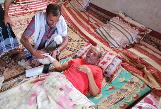 خليفة الإنسانية تواصل توزيع المساعدات المالية بقاضب (صور)