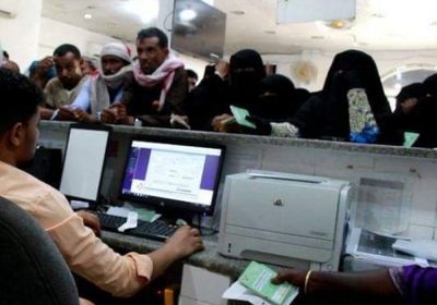 وسط إجراءات احترازية.. صرف الحوالات النقدية بمسيمير لحج