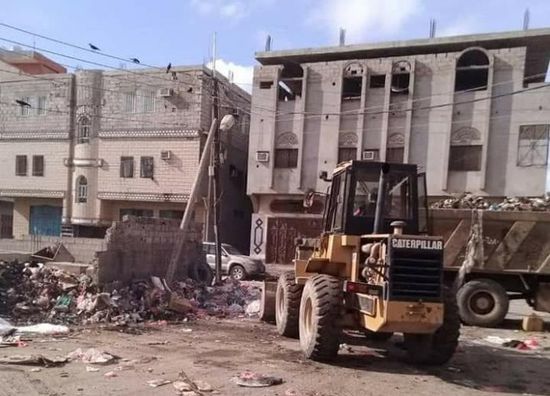 حملة لرفع المخلفات من شوارع الشيخ عثمان (صور)