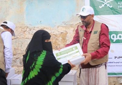 توزيع 11 ألف كرتون تمور بعدة محافظات