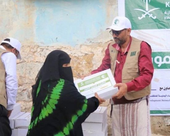 توزيع 11 ألف كرتون تمور بعدة محافظات