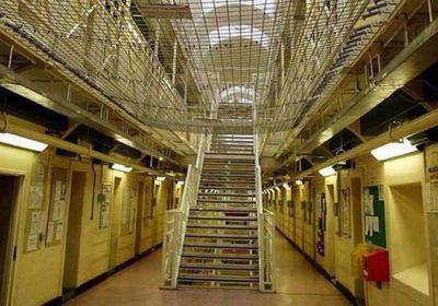 كورونا يُخرج 4 آلاف نزيلًا من السجون البريطانية