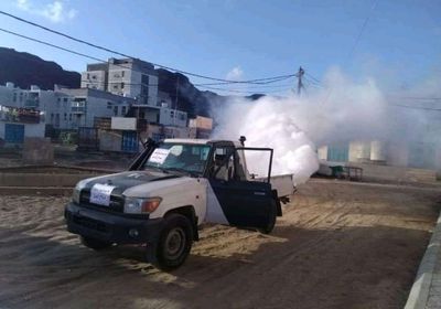 لمكافحة الأوبئة..حملة رش ضبابي في منطقة صلاح الدين بعدن (صور)