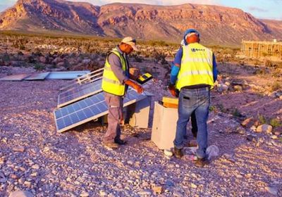 بالصور.. "خليفة الإنسانية" تضيء مداخل قلنسية بالطاقة الشمسية