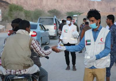 أهالي عتق يتلقون 8400 وجبة إفطار من "هلال الإمارات" (صور) 