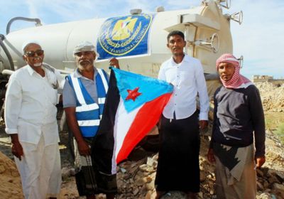 "انتقالي غيل باوزير" يتدخل لإزالة المياه الراكدة بالمديرية (صور)