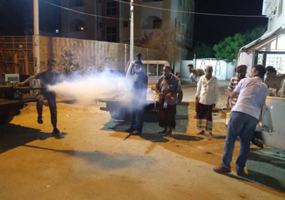 الأجهزة الأمنية في البريقة تكافح البعوض الناقل للأوبئة