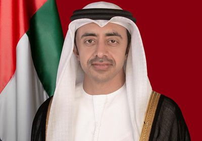 وزير الخارجية الإماراتي يناقش مع نظيره السنغافوري العلاقات الثنائية بين البلدين