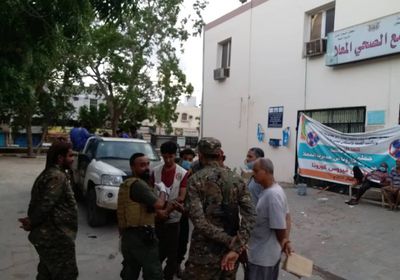 بالصور.. أمن عدن يواصل حملته للرش الضبابي