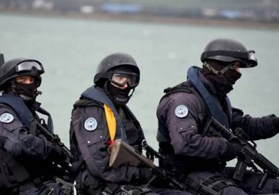 دورية أمنية بتونس تعثر على مخدرات بصناديق قذفها موج البحر