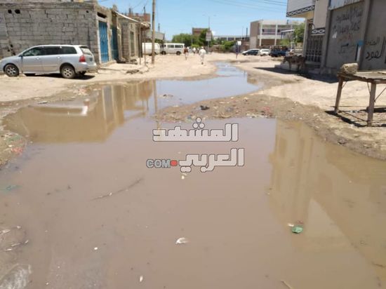 بالصور.. تجدد أزمة الصرف الصحي في جعار 