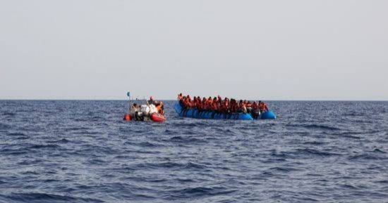 البحرية الفرنسية تنقذ 16 مهاجرا من الغرق بالمانش