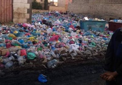 خطر تفشي الأوبئة يؤرق أهالي "التربة" في تعز (صور)