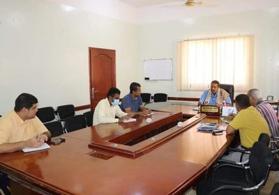 المكلا: سحب المياه الراكدة وردم الحفر للقضاء على البعوض