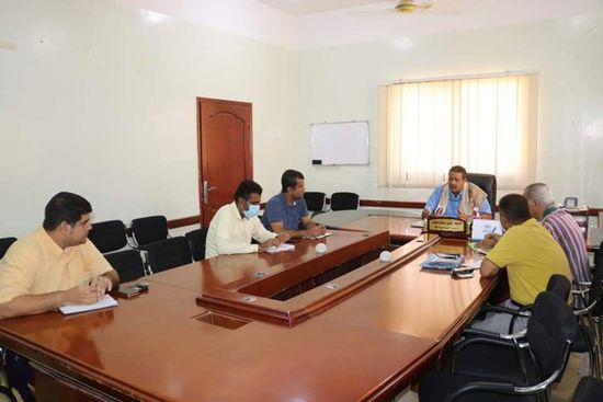 المكلا: سحب المياه الراكدة وردم الحفر للقضاء على البعوض