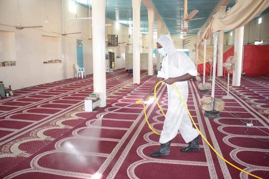 انطلاق حملة رش ضبابي لتعقيم الشحر (صور)