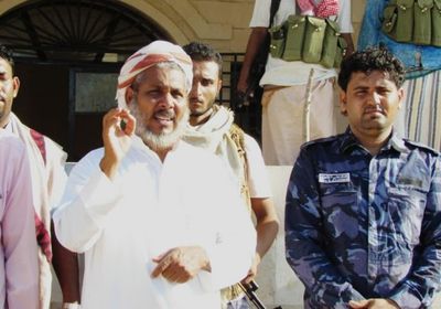 رئيس انتقالي سقطرى يقف على جاهزية الوحدات العسكرية بقلنسية  