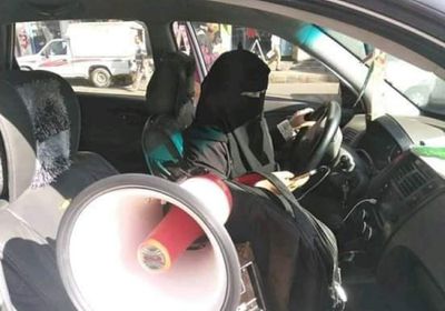 إخوان تعز يعتدون على مسؤولة حكومية