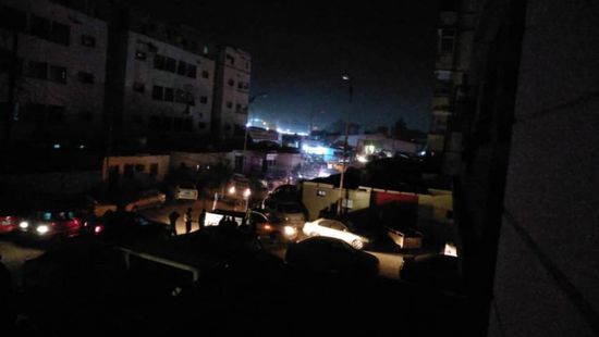 الأمن يفرق حشودا في سوق قات المنصورة