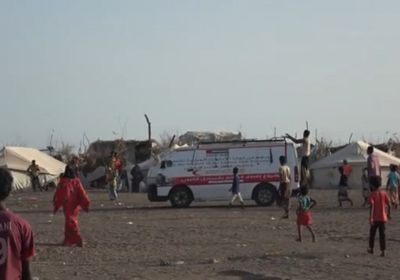 شاهد.. "هلال الإمارات" يتكفل بإفطار نازحي الحيمة بالحديدة