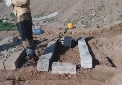 بعد 4 أشهر.. دفن شاب مات بسجن إخواني سري في تعز