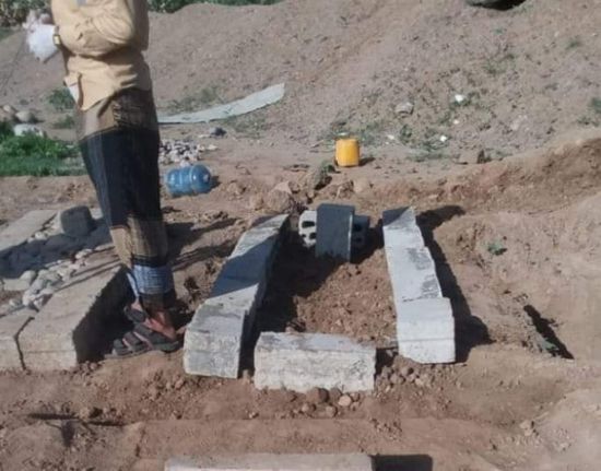 بعد 4 أشهر.. دفن شاب مات بسجن إخواني سري في تعز