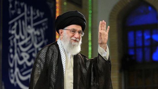 إعلامية تكشف تفاصيل خرافات خامنئي حول كورونا