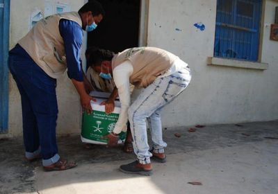 250 سلة غذاء من "سلمان للإغاثة" لأهالي غيل باوزير