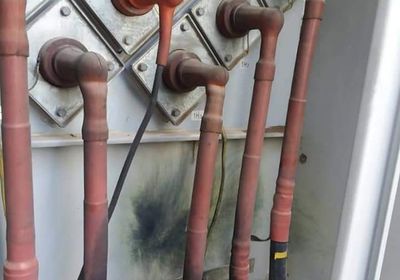 بالصور.. "انفجار كابلات" يحرم عدن من 12 ميجا كهرباء